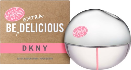 Een DKNY-parfumboteltje met een roze label en bijpassende roze accenten, naast de productdoos.