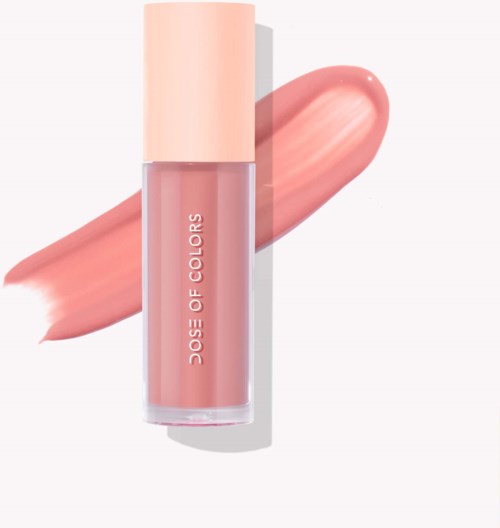 Ett läppstift med etiketten 'Dose of Colors' och en ljus persikofärgad topp, med ett prov av läppstiftet bredvid.