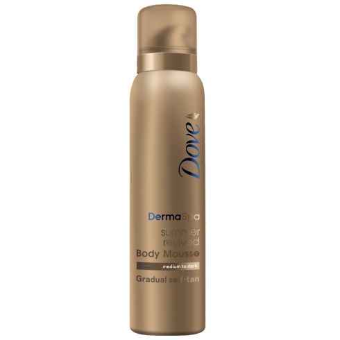 Eine goldene Flasche Dove DermaSpa Summer Revived Body Mousse für mittlere bis dunkle Haut, mit gradueller Selbstbräunung.