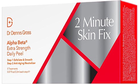 Verpackung für ein Hautpflegeprodukt namens 'Alpha Beta Extra Strength Daily Peel' von Dr. Dennis Gross. Es erwähnt einen '2 Minute Skin Fix.'