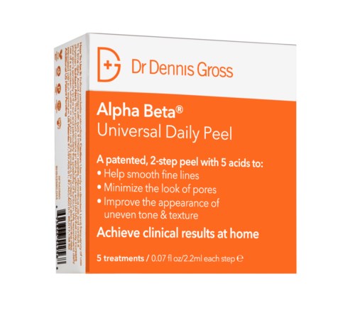 Pakkaus Dr. Dennis Gross Alpha Beta Universal Daily Peelille, sisältää ohjeet ja brändäyksen oranssissa ja valkoisessa pakkauksessa.