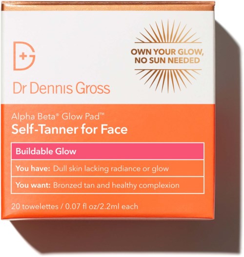 Verpackung mit Selbstbräunungspads für das Gesicht, orange und weiß, erwähnt aufbaubaren Glow und gesunden Teint.