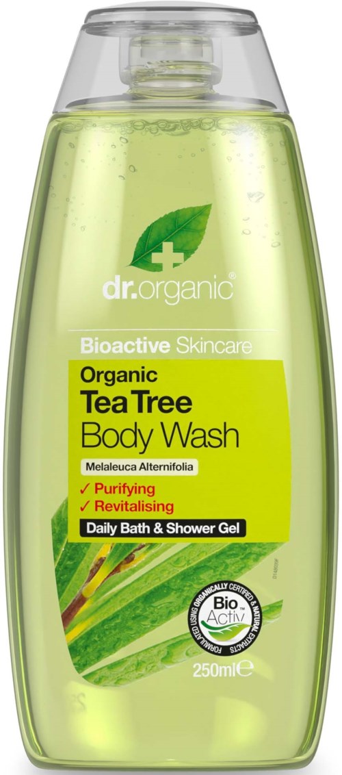 Groene fles met etiket voor Tea Tree Body Wash, benadrukt reinigende en verfrissende effecten. Bevat biologische ingrediënten. 250ml.