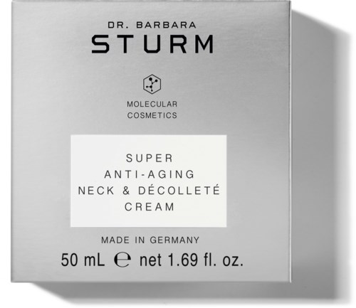 Eine Box mit der Aufschrift Dr. Barbara Sturm Super Anti-Aging Neck & Décolleté Cream, hergestellt in Deutschland, enthält 50 ml Creme.
