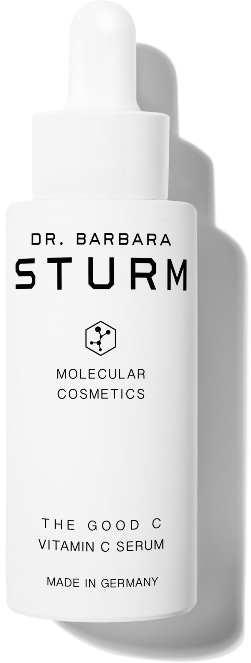 En vit flaska med pipett, märkt Dr. Barbara Sturm, Molecular Cosmetics, Vitamin C Serum, tillverkad i Tyskland.