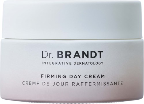 Ein weißer Behälter mit schwarzen und grauen Text: Dr. BRANDT, Firming Day Cream, und Beschreibungen auf Französisch.