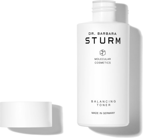 Eine weiße Flasche mit Deckel, beschriftet mit 'Dr. Barbara Sturm' und 'Balancing Toner,' in einfachem Design.