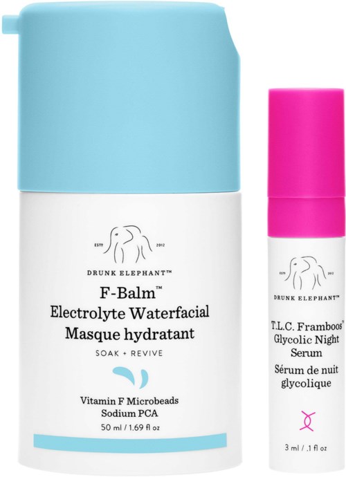 To hudpleieprodukter, en i en blå og hvit flaske og den andre i en rosa og hvit flaske.