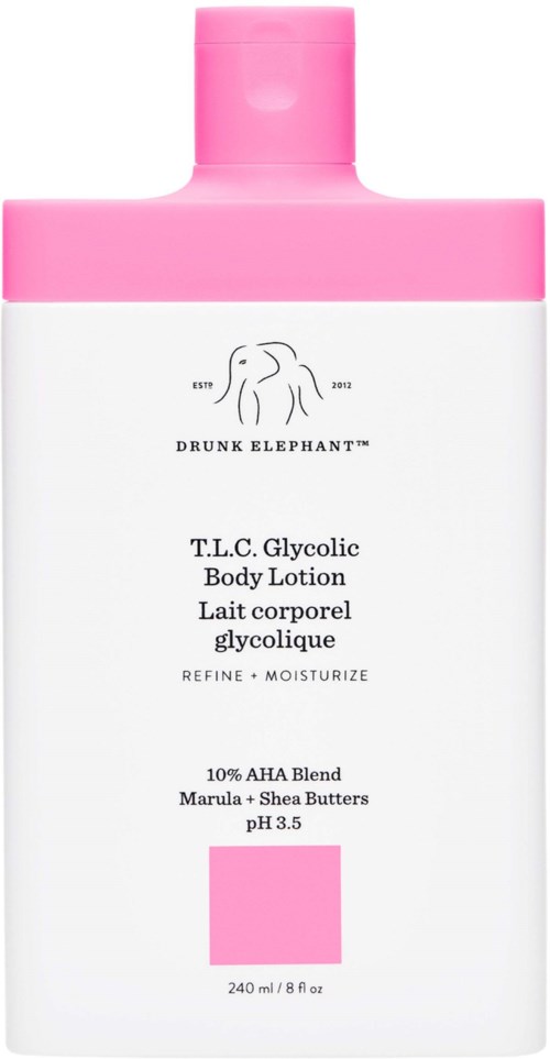 En hvit kroppslotionflaske med rosa lokk og etikett, med logo og produktbeskrivelse.