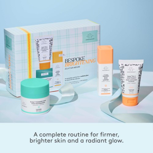 Bespoke Brightening ihonhoitosetti sisältää puhdistusaineen, kosteonaamion, seerumin ja hehkuvan naamion lahjapakkauksessa.