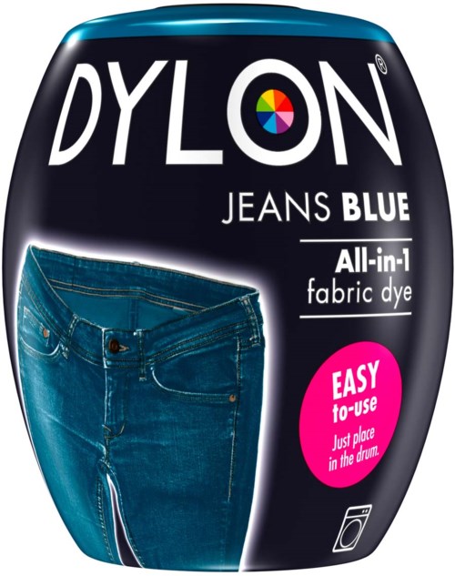 En flaska med tygfärg formad som en tvättmedelsflaska, med jeans och text om enkel användning och all-in-1-färg.