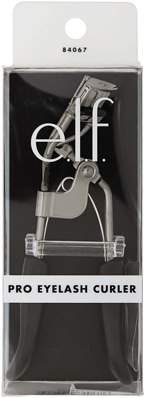 Hopeasensörilla muovipakkauksessa mustalla taustalla, kyljessä lukee 'PRO EYELASH CURLER'.