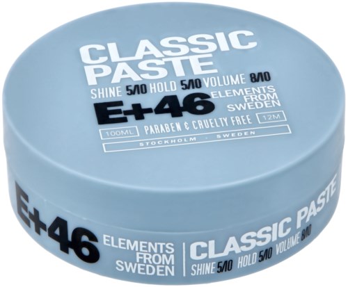 Ein runder blauer Behälter mit 'Classic Paste' und Details zu Volumen, Glanz, Haltbarkeit und Elementen aus Schweden.