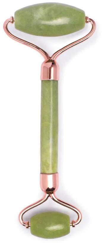 Grön jade-rulle med rosa metallhandtag, används för ansiktsmassage och hudvård.