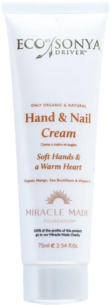 Eine weiße Tube Hand- und Nagelcreme von Eco by Sonya Driver mit natürlichen Inhaltsstoffen und einer warmen Herzbotschaft.