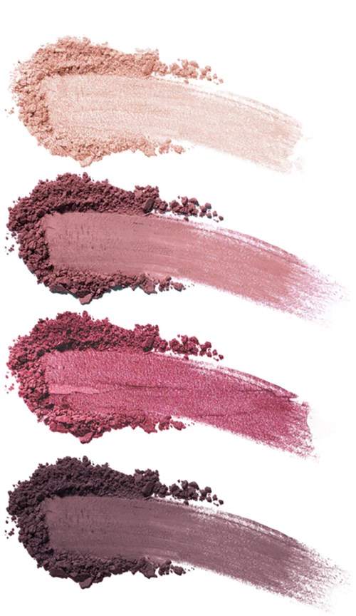 Vier lippenstiftstalen in nude, lichtroze, fuchsia en paars kleuren.