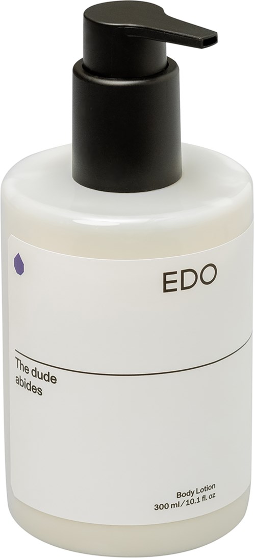 Eine weiße Flasche mit schwarzem Pumphahn, beschriftet EDO, verwendet für Body-Lotion.