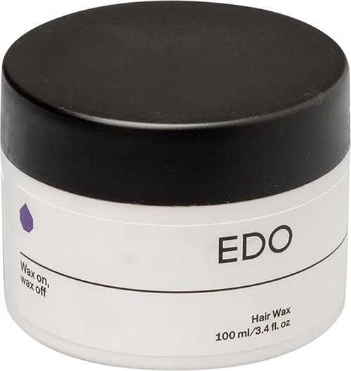 Ein weißer Behälter mit schwarzem Deckel, beschriftet 'EDO' und 'Wax on, wax off' mit kleiner Schrift.