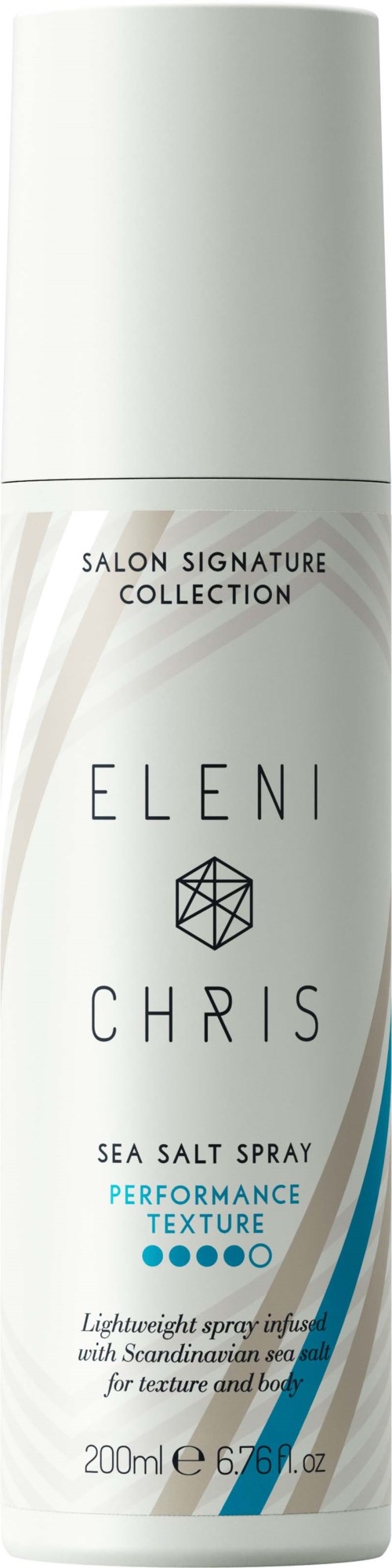 En hvit sprayflaske merket 'Eleni Chris' for sjøsalt spray, med blå detaljer og glatt design.
