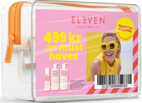 En genomskinlig reseväska innehåller hårprodukter, en bild på en leende kvinna i gult och färgglada reklamskrev.