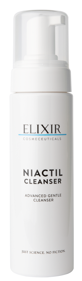 Valkoinen pullo Elixir Cosmeceuticals Niacitol Cleanserillä, annostelupumppu ja yksinkertainen etiketti.