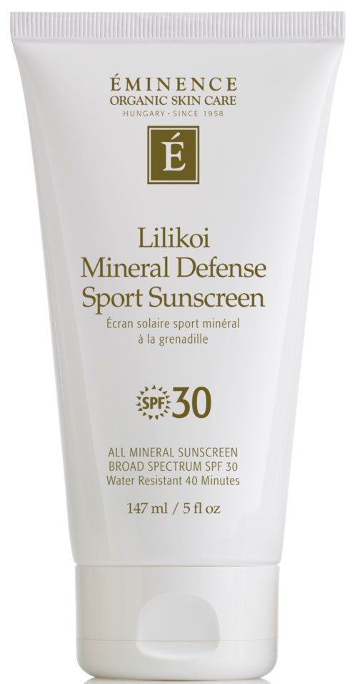 En vit tub med Eminence mineral solskydd med SPF 30, märkt som sport solskydd, vattenfast i 40 minuter.