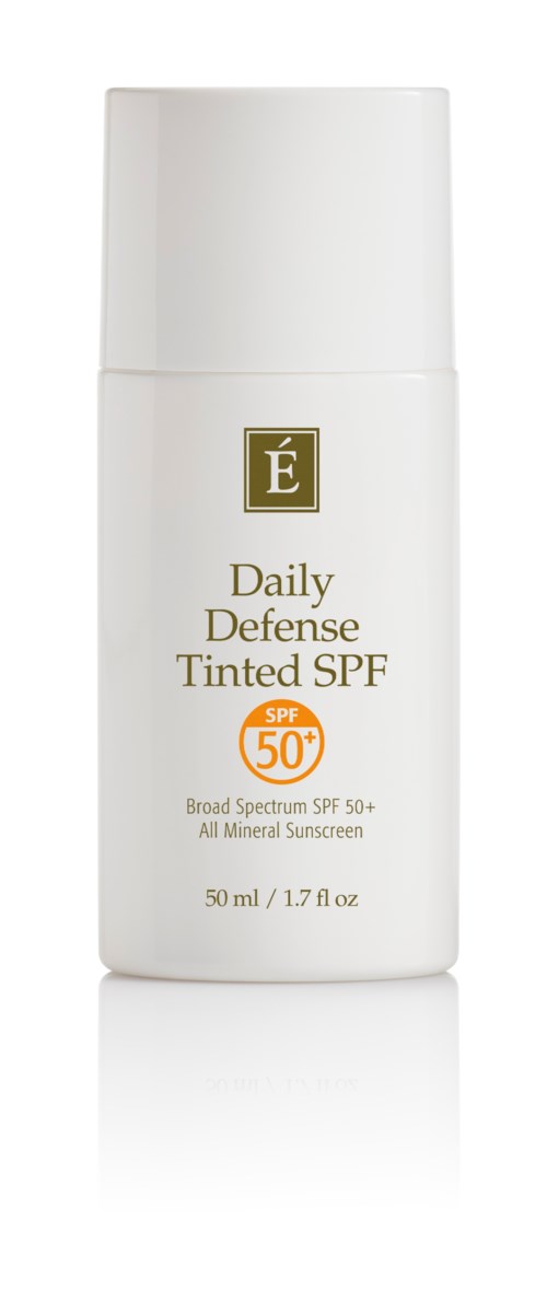 Valkoinen pullo, jonka etiketti kertoo sen olevan päivittäiseen käyttöön tarkoitettu aurinkovoidetta, SPF 50.