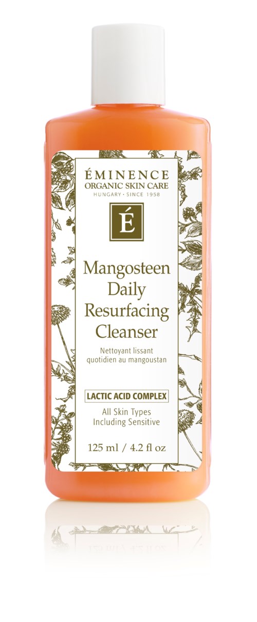 Orange flaska med vit lock, etiketten säger 'Eminence Mangosteen Daily Resurfacing Cleanser,' innehåller naturliga ingredienser.