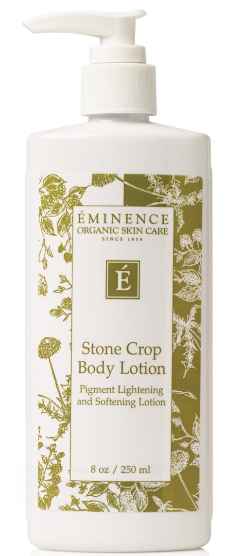 Valkoinen pullo pumpulla ja vihreä kasvi- ja kukkakaavio, merkinnällä 'ÉMINENCE Organic Skin Care Stone Crop Body Lotion.'