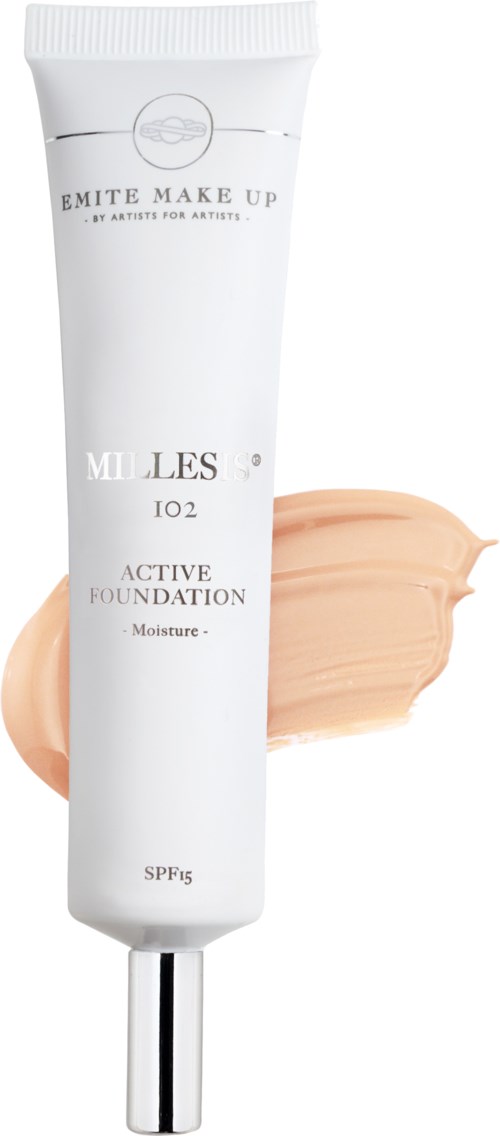 Een witte tube foundation met een beige vlek erachter, met label 'Active Foundation SPF15'.