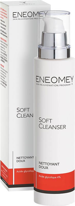 En vit flaska med pump märkt 'ENEOMEY Soft Cleanser' och en matchande förpackning. Den innehåller en hudvårdsprodukt med glykolsyra.