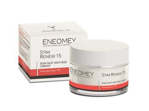 Een huidverzorgingsproduct genaamd ENOMEY Stim Renew 15 met doos en pot, met tekst en een rode streep.