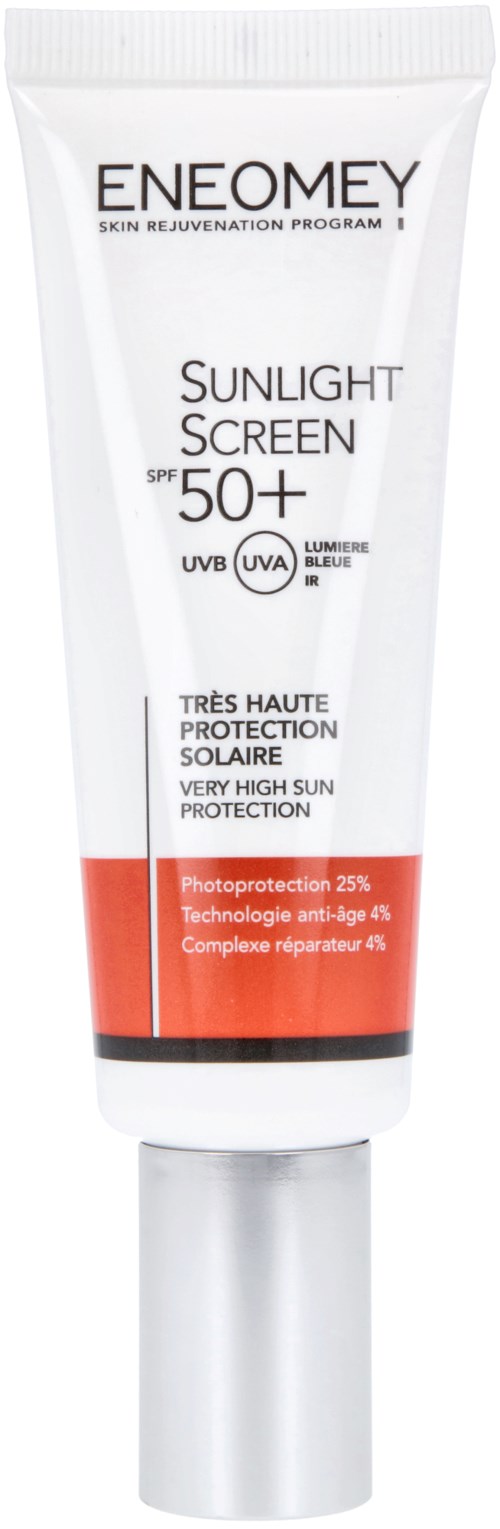 Een witte tube zonnebrandcrème met het label ENEOMEY, SPF 50+ en UV-bescherming. Rode en zwarte tekst details over ingrediënten en beschermingsniveaus.