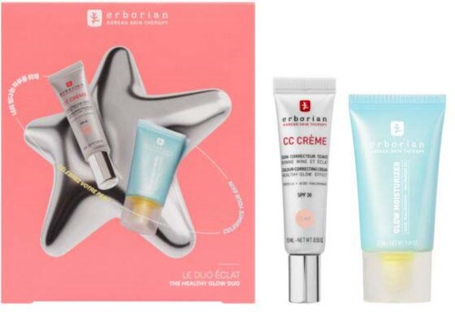Skönhetsprodukter i ett stjärnformat paket, inklusive en tub CC-kräm och en blå ansiktsmask.