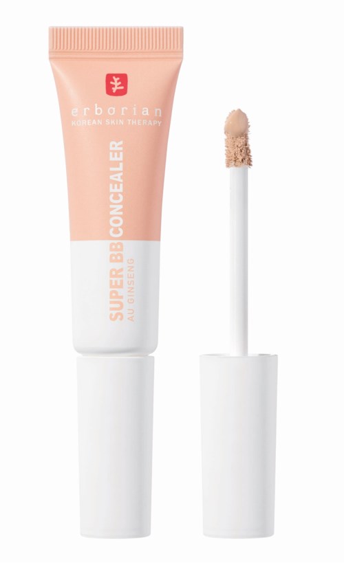 Eine Tube Erborian Super BB Concealer mit Applikatorspatel, in hellrosa und weißer Verpackung.