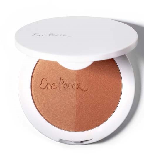 Een compacte make-up met witte deksel, gegraveerd logo, met twee tinten gepresst poeder.