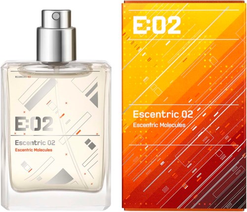 Ein Parfümflasche und eine Box mit orange und gelbem Design, beschriftet E-02 Escentric Molecules.