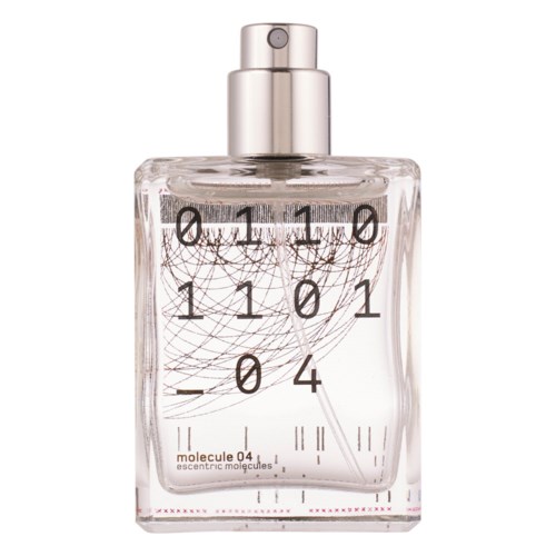 Eine transparente Parfümflasche mit schwarzen Zahlen und Linien, die einer Uhr ähneln, und einem silbernen Sprühkopf.