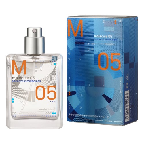 Ein Parfümflasche und eine Box mit blauer und silberner Gestaltung, gekennzeichnet mit 'molecule 05' und 'escentric molecules'.