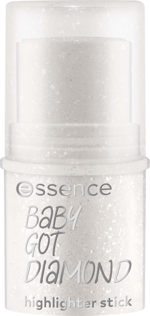 Een kleine witte container met een doorzichtige dop, gemerkt 'essence Baby Got Diamond.' Het is een highlighterstick. Glitters zijn zichtbaar.