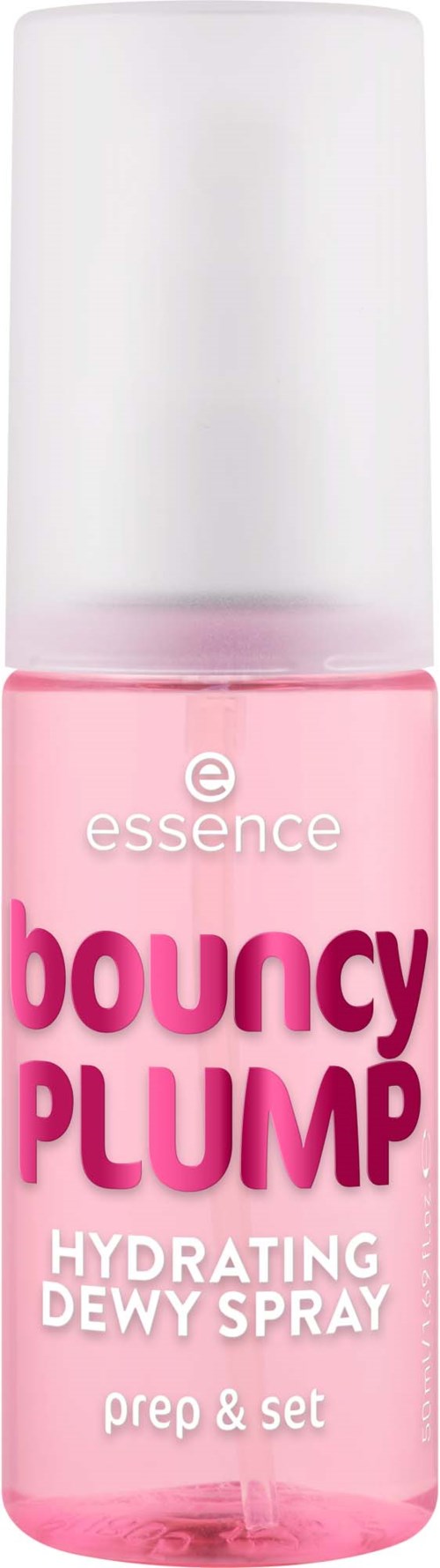 En rosa sprayflaske merket Bouncy Plum Hydrating Dewy Spray fra Essence, reklame.