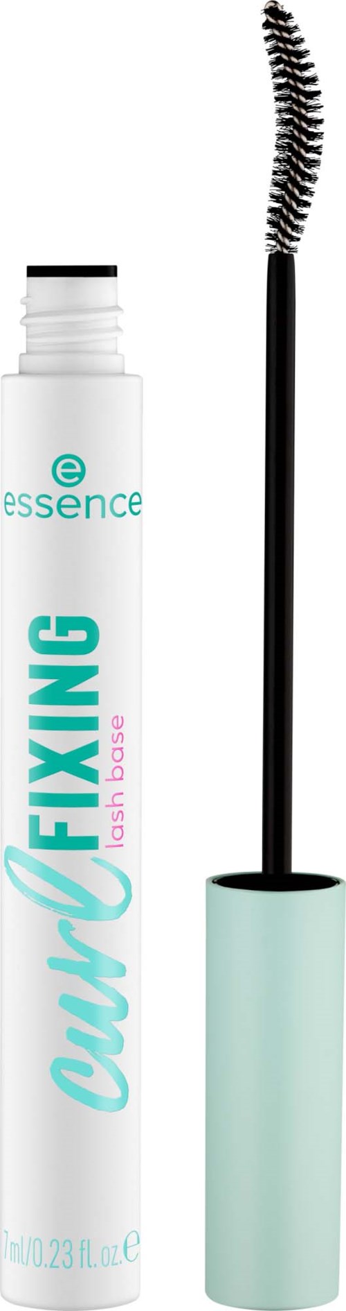 En mascara-flaska med tillhörande mascara-borste, märkt "Curl Fixing" av Essence, i vita och ljusblå färger.
