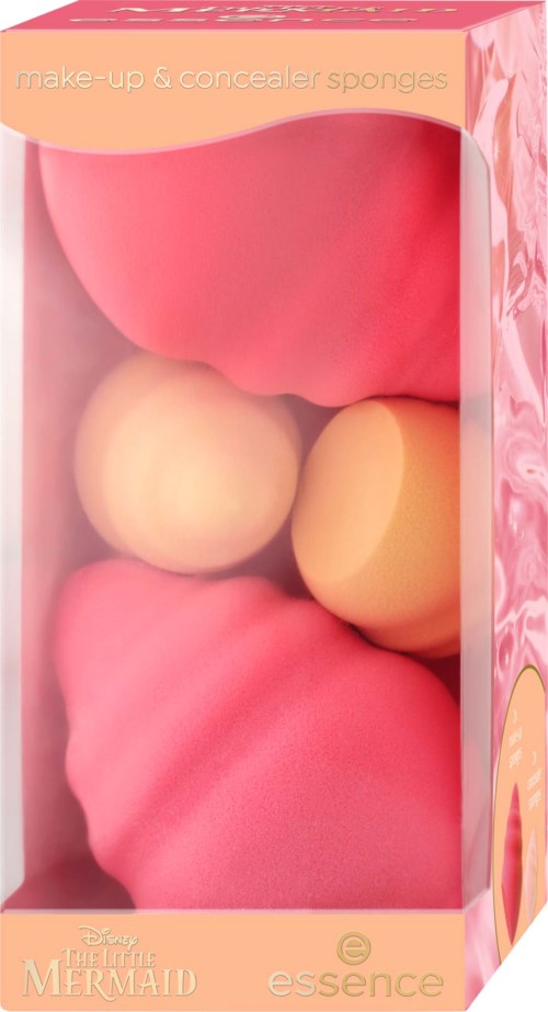Roze en beige make-up sponsen en concealer applicators in een schelpenvormige doos.