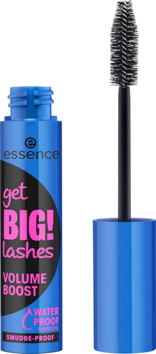 Blå mascara-flaske med rosa og svart tekst, en mascara-børste med mascara, og en blå kork.