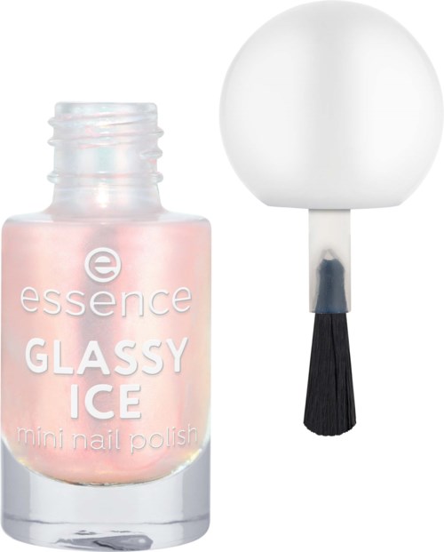 Een nagellakflesje en een witte nagellakremoverapplicator, beide gebruikt voor manicure.