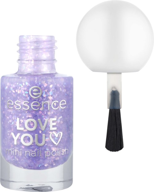 Een kleine paarse nagellakfles met applicator erin, gelabeld Love You, mini formaat, en een ronde witte lamp of licht.