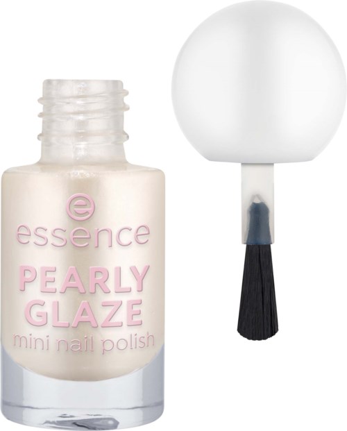 Kleine nagellakfles met een witte, ronde applicator. De fles is crèmekleurig met roze tekst.