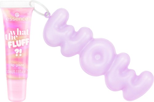 Ein rosa Lippenpflege-Röhrchen verbunden mit einem lilafarbenen Wolken-Schlüsselanhänger, der "love" buchstabiert.