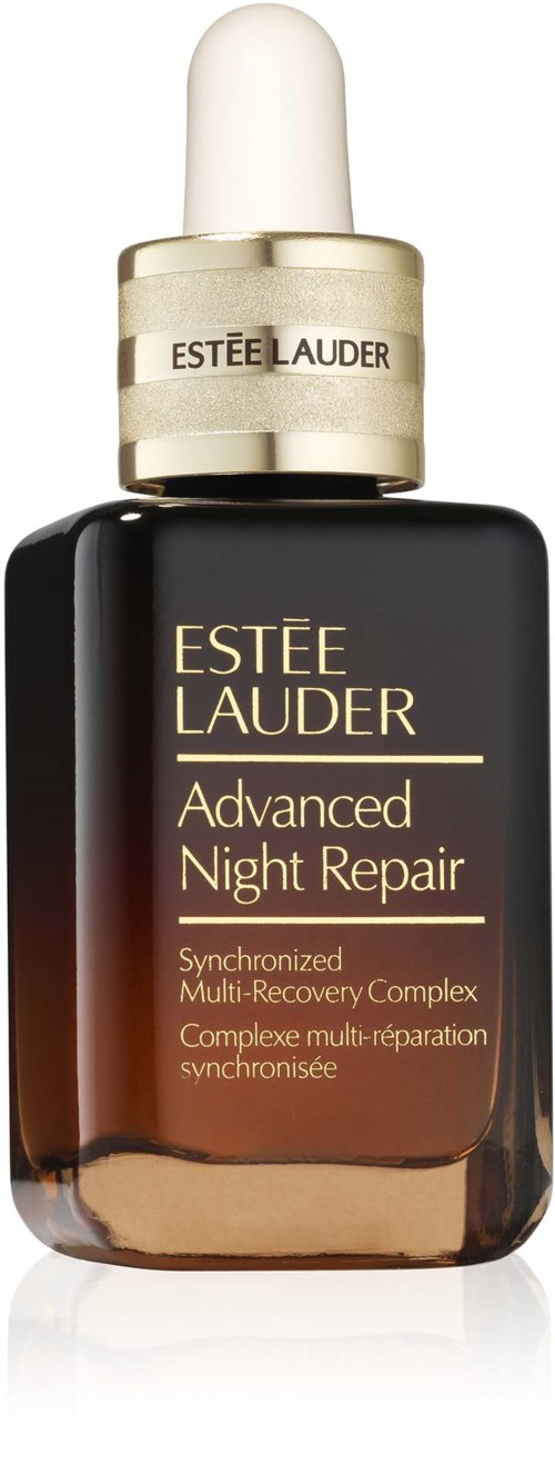 Een donkere glazen fles met een witte pipetdop. Het heeft goud en wit tekst en is gelabeld 'Estée Lauder Advanced Night Repair'.