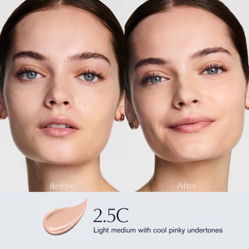 Het gezicht van een vrouw toont vóór en na make-up, lichte verandering in huidtoon. Tekst vermeldt tint 2.5C.